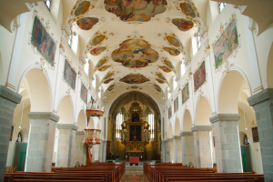 schaenis-stiftskirche-st-bastian-langschiff-27284